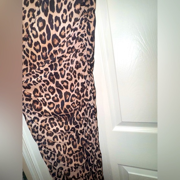 Good American Leopard Print rouged Dress. Size 5 Junior. EUC. - Picture 8 of 11